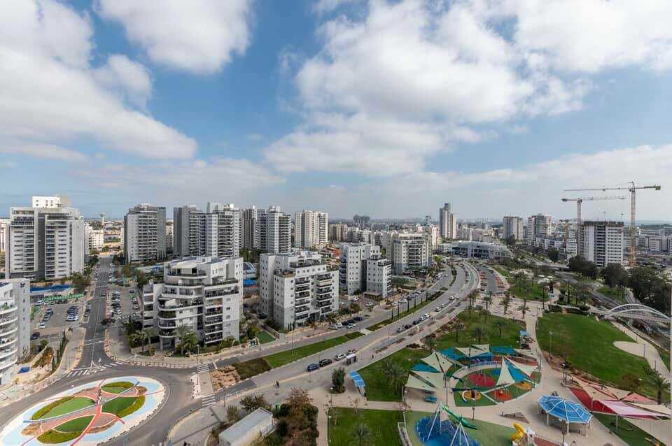 ▲ אבירם חורי ריי נכסים - דירות למכירה ביבנה